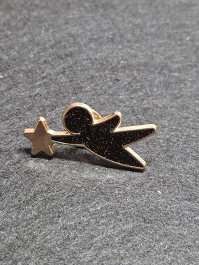 **Gold Outline Black Glitter Shooting Star Astronaut Pin**